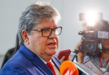 João Azevêdo volta a discordar de Aguinaldo sobre prazo para escolha de candidato a governador